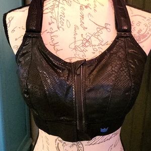 SHEFIT Ultimate size 1Luxe Sports Bra